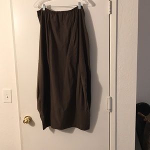 Gently worn skirt. 100% nylon (see size description)